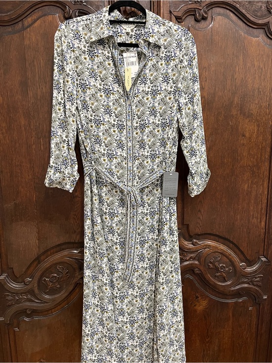 Max Studio Dresses & Skirts - Max Studio LONDON Floral Button-Front Long Sleeve Dress in White blue & Olive